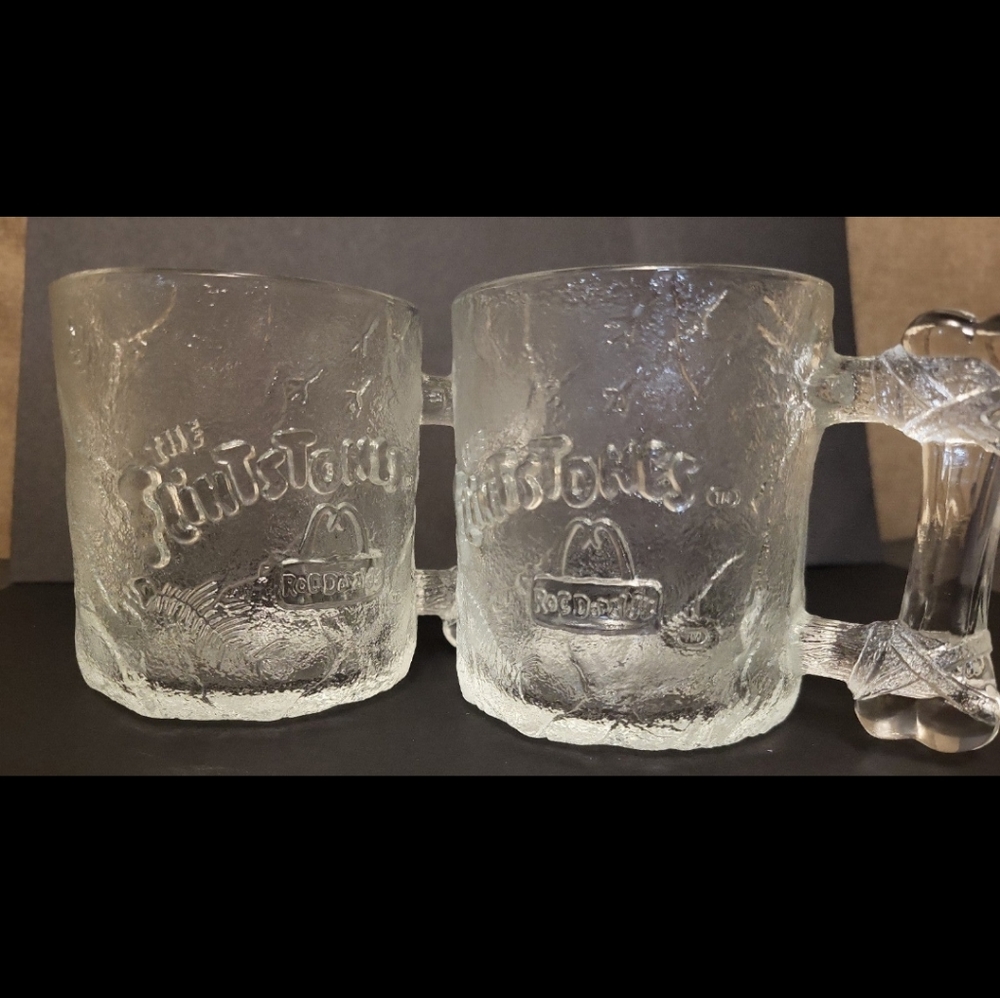2 Flintstone Vinrage frosted Mc Donald's cups
